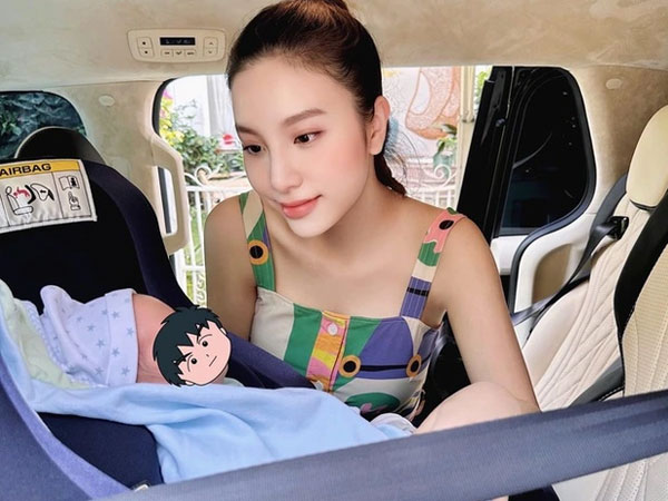 Hạnh Sino khoe nhan sắc mẹ bỉm tươi tắn, có hành động quen thuộc giống với bạn thân Linh Rin
