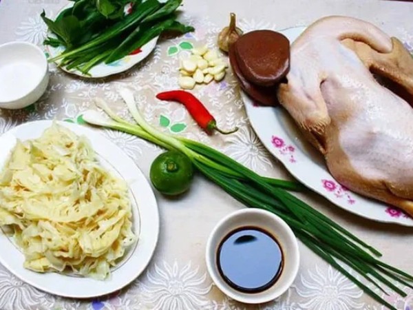 Món bún được khách Tây tấm tắc khen 'hương vị độc nhất': Ăn Tết quá hợp