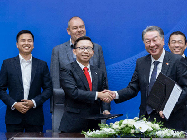'Cậu cả' nhà VinGroup lần đầu lộ diện trong năm 2023, nhìn lại công cuộc chuyển giao thế hệ của các gia tộc Việt