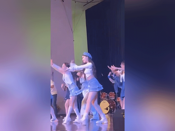 Lọ Lem - ái nữ MC Quyền Linh bị giục debut làm idol khi khoe trọn đôi chân thẳng tắp như 'kiếm Nhật' trên sân khấu