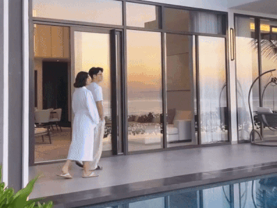 Chị đẹp 'số hưởng' của Vbiz: Gần Tết vẫn đi nghỉ dưỡng sang chảnh với chồng kém 11 tuổi, khoe khoảnh khắc tình tứ như mới yêu