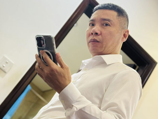 Bất ngờ trước hình ảnh phong độ của Công Lý sau thời gian bị bệnh, bà xã nhìn anh lên đồ mà tỉnh cả ngủ