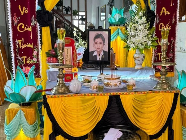 Tang lễ diễn viên Thuỷ Phạm: Không khí tang thương bao trùm, dàn nghệ sĩ gửi vòng hoa tiễn biệt
