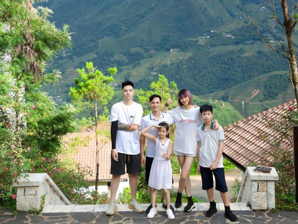 Siêu mẫu Việt kết hôn hơn 20 năm vẫn yêu say đắm chồng không phải đại gia, đi ngủ vẫn nắm tay nhau