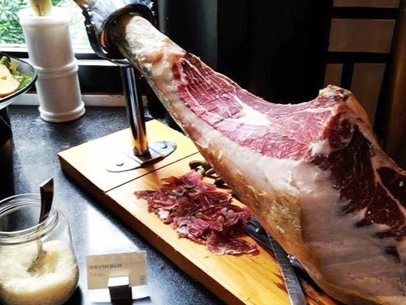 Sự thật về đùi heo muối Tây Ban Nha; 'tôm cho nhà giàu' giá rẻ hiếm có
