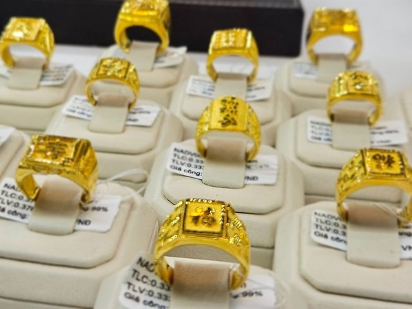 Giá vàng SJC, vàng nhẫn 24K đồng loạt giảm mạnh