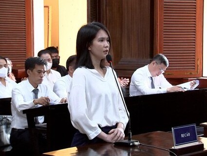 Ngọc Trinh về nhà sau khi hưởng án treo, cùng trợ lý làm ngay điều này