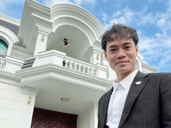 Văn Toàn khoe không khí tết rộn ràng tại biệt thự ở quê