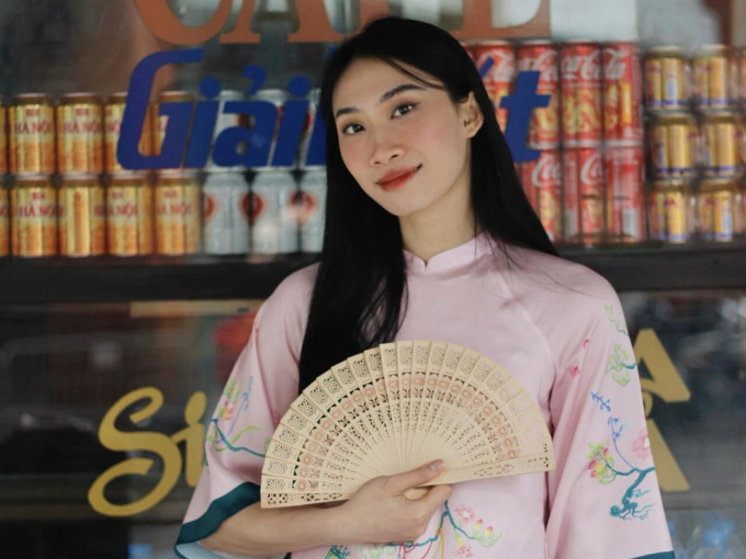 Chân dài bóng chuyền Việt Nam khoe ảnh đón Tết gây thương nhớ