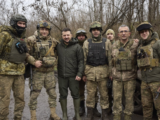 Ông Zelensky lần đầu thừa nhận xung đột bế tắc, công khai nói cần thay Tổng Tư lệnh