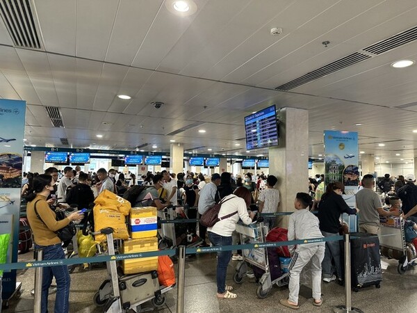 Hết sạch vé máy bay từ TPHCM đi Hải Phòng, Nghệ An, Thanh Hóa