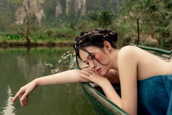 Vợ hotgirl hoá nàng thơ, hậu vệ Thành Chung lập tức có phản ứng này