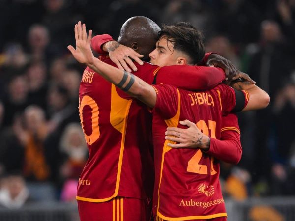 AS Roma tiếp tục bay cao sau khi sa thải HLV Mourinho