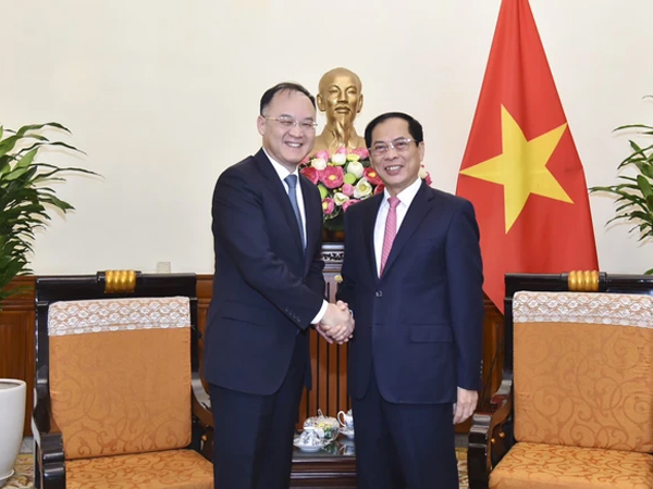 Bộ trưởng Bùi Thanh Sơn tiếp Trợ lý Bộ trưởng Ngoại giao Trung Quốc Nông Dung