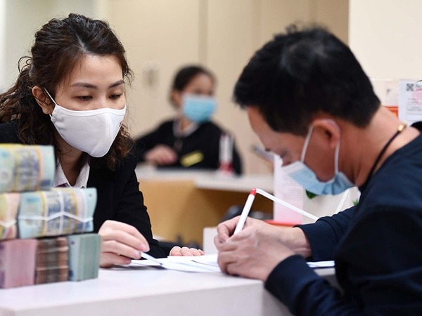 Cận Tết, sếp lớn ồ ạt chốt lời cổ phiếu, thu chục tỷ