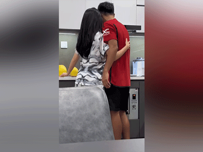 Hà Đức Chinh xắn tay vào bếp nấu ăn khi vợ đang dính nghi vấn mang bầu