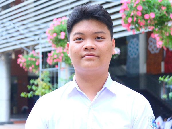 Học trường điểm đầu vào top dưới, nam sinh bất ngờ giành giải HSG quốc gia