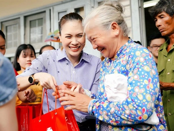 Mỹ Tâm ở tuổi 43: Không cần lấy chồng vẫn hạnh phúc, bí quyết tránh thị phi khi làm từ thiện
