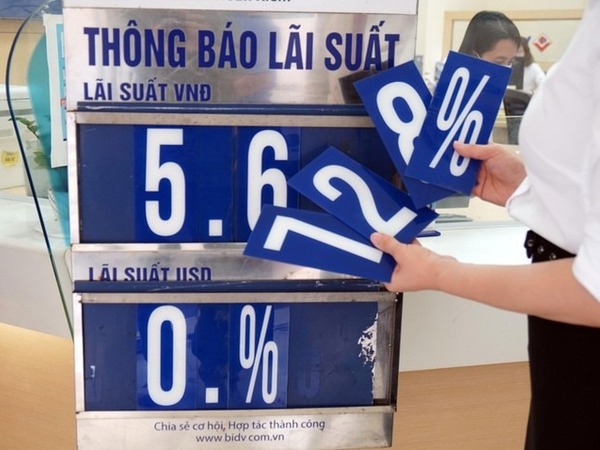 Nhìn lại một năm lãi suất huy động 'rơi tự do'