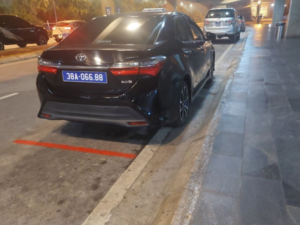 Bí thư Hà Tĩnh chỉ đạo xử lý vụ xe công dùng đèn ưu tiên đón người nhà lãnh đạo