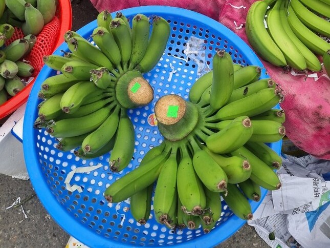 Hà Nội 29 Tết: Gần nửa triệu đồng một nải chuối xanh