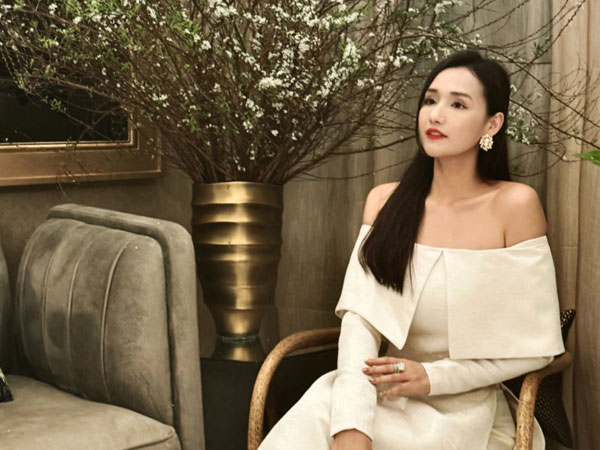 Biệt thự ven sông gần 60 tỷ của Lã Thanh Huyền lung linh ngày Tết