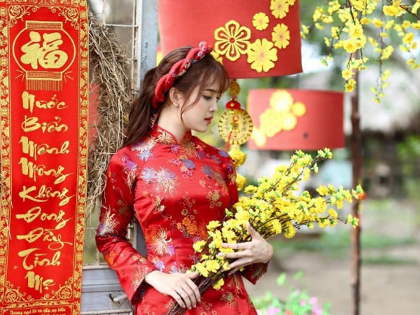 Mùng 1 Tết Giáp Thìn 2024 nên mặc màu gì để tăng cường cát khí, giúp vận trình thăng hoa cả năm?