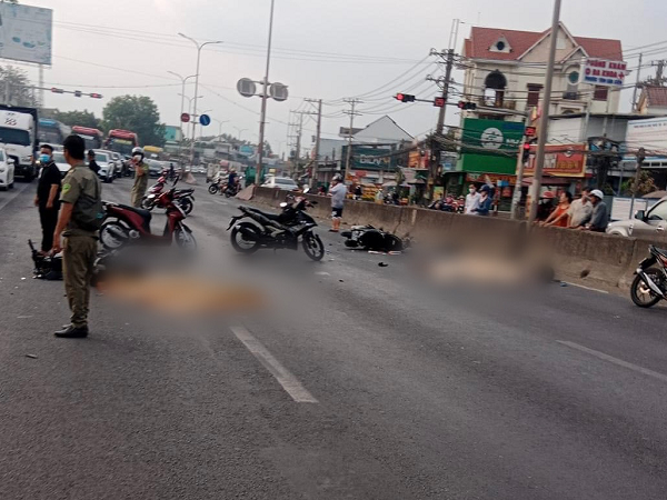 Hai xe máy va chạm trên quốc lộ 51, 2 người tử vong