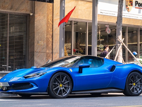 Cận cảnh siêu xe Ferrari 296 GTS của đại gia Sài Gòn có bộ mâm trị giá hơn 1 tỷ