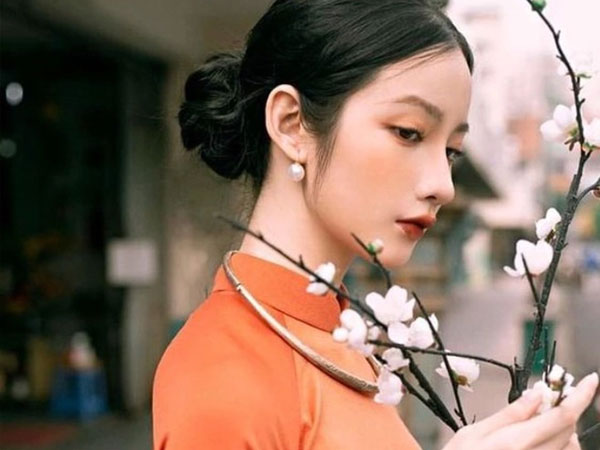 4 kiểu tóc búi xinh, gọn lại không già, diện cùng áo dài, áo yếm ngày Tết là đẹp khỏi bàn