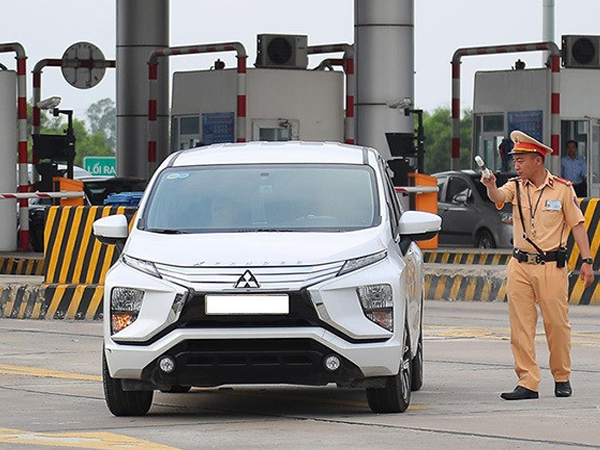 Lái xe xuất hành ngày Tết, cần chú ý các điều sau kẻo bị phạt 'dông' cả năm