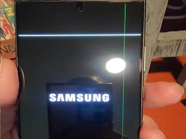 Galaxy S24 Ultra gặp lỗi sọc màn hình và 'lệch camera' khó hiểu: Trước khi mua cần đọc ngay thông tin này