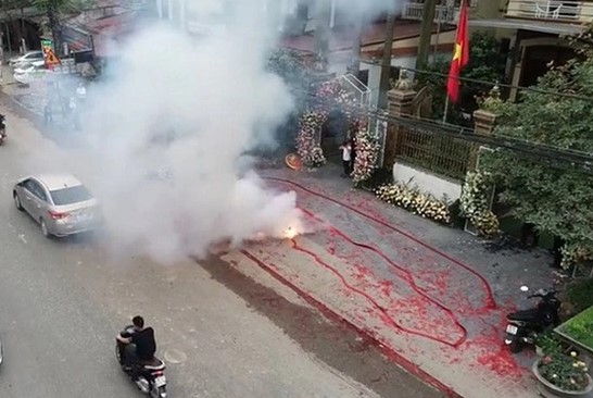 Gặp nạn đêm Giao thừa, nữ sinh phải bay gấp vào TP.HCM để cứu đôi mắt