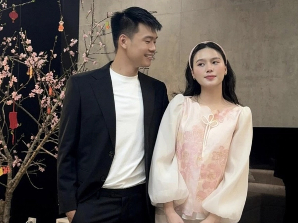 Dàn WAGs diện áo dài tình tứ bên chồng ngày đầu năm: Nhan sắc Võ Nhật Linh, Ngô Tố Uyên gây chú ý