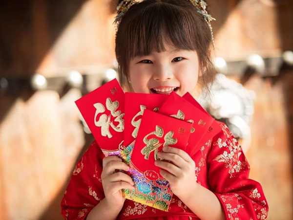 Ở độ tuổi nào con cái nên được dạy từ chối lì xì?