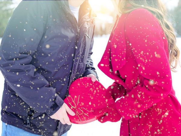 Gợi ý quà Valentine 14/2 cho vợ, chồng ý nghĩa nhất năm 2024