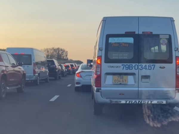 Tai nạn liên hoàn, tuyến cao tốc Phan Thiết - Dầu Giây ùn tắc hơn 3 km