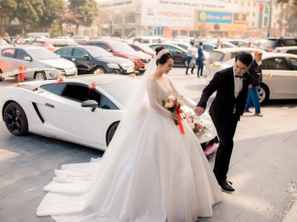 Cô gái Nghệ An được chồng đại gia rước dâu bằng siêu xe khủng 'dậy sóng' MXH cách đây 3 năm giờ ra sao?