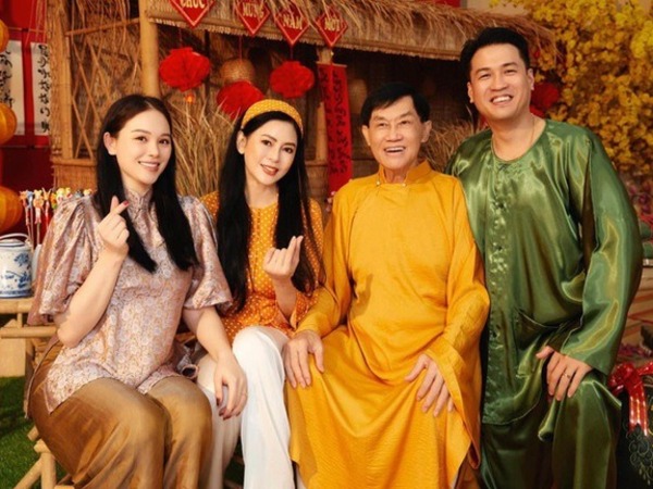Linh Rin khoe ảnh chụp cùng bố mẹ chồng tỷ phú, nhìn qua là thấy mối quan hệ mẹ chồng - nàng dâu