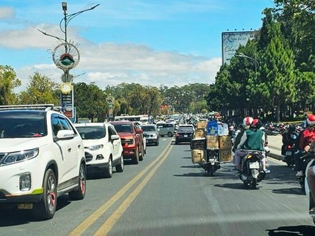 Du khách đến Đà Lạt tăng mạnh, ùn tắc cục bộ