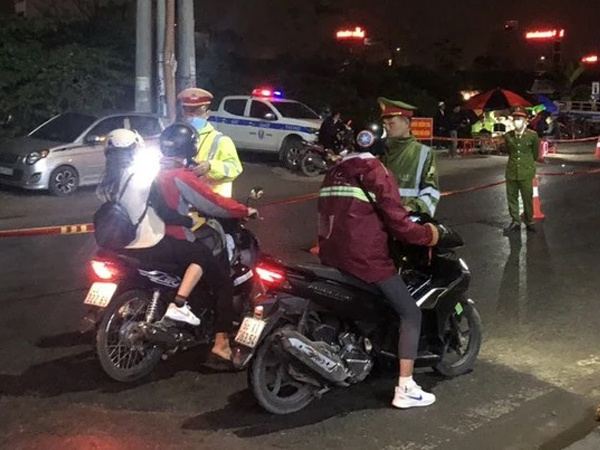 Tạm giữ nam thanh niên lái mô tô vi phạm nồng độ cồn đâm cảnh sát giao thông
