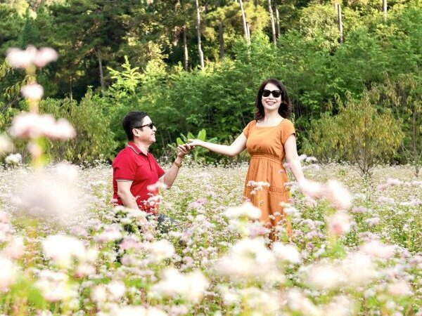 'Táo già' từng sụt chục cân vì hôn nhân hơn 30 năm tan vỡ, nay say đắm Á hậu kém 18 tuổi