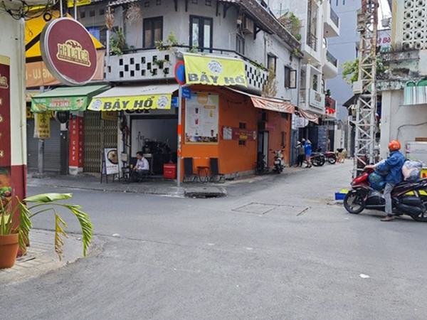 Vì sao nhiều quán chưa mở lại trong ngày đầu tiên đi làm sau Tết?