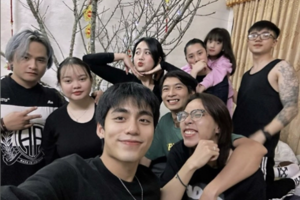 Tình cũ Văn Hậu bất ngờ khoe ảnh cực thân với Mono sau 3 năm chia tay
