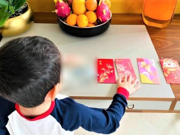 Bà nội hỏi: 'Tết năm nay tổng cộng 'thu hoạch' được bao nhiêu', con trai đáp 1 câu khiến mẹ phổng mũi tự hào