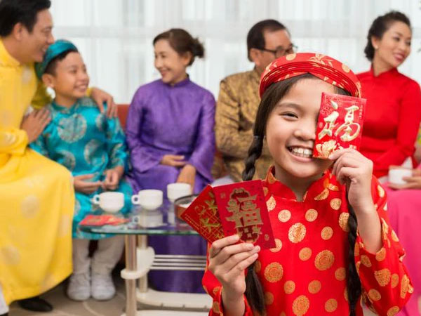 'Lỡ' cho con tự do tiêu tiền lì xì, bà mẹ ở Hà Nội bị Hiệu trưởng gọi lên nhắc nhở: Suýt thì hại con