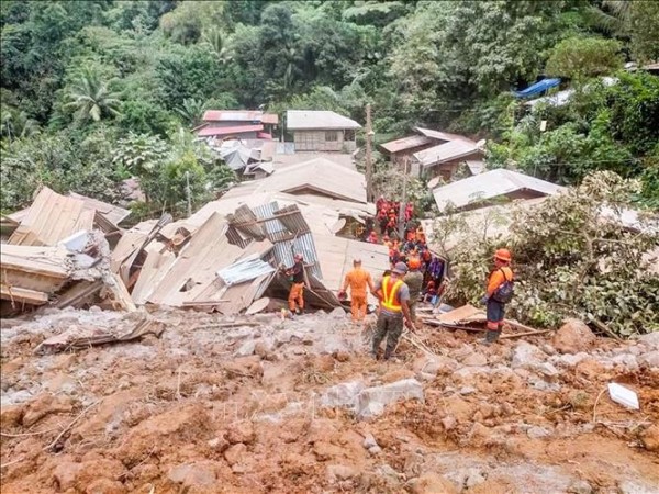 Số nạn nhân tử vong trong thảm họa lở đất Philipines lên tới 92 người