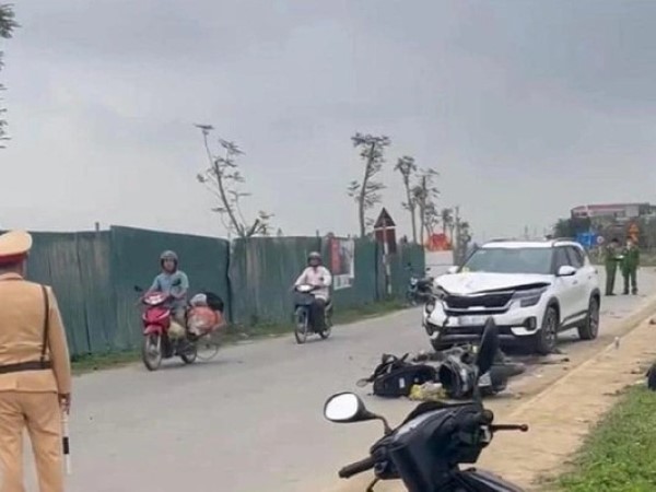 Ôtô lấn làn, tông cặp vợ chồng đi xe máy tử vong