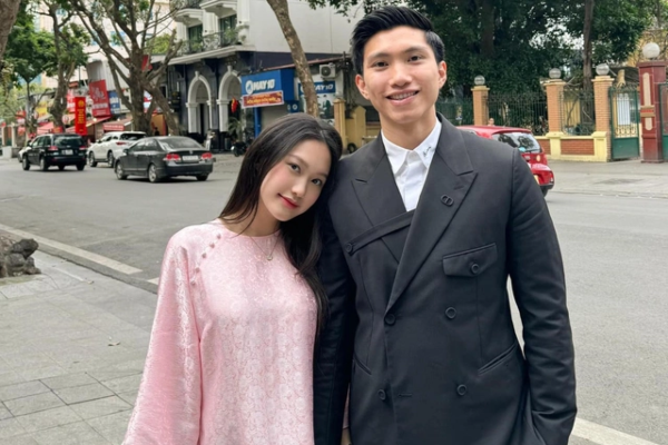 Valentine chưa hoa chưa quà, Đoàn Văn Hậu và Doãn Hải My tụ tập với người quen