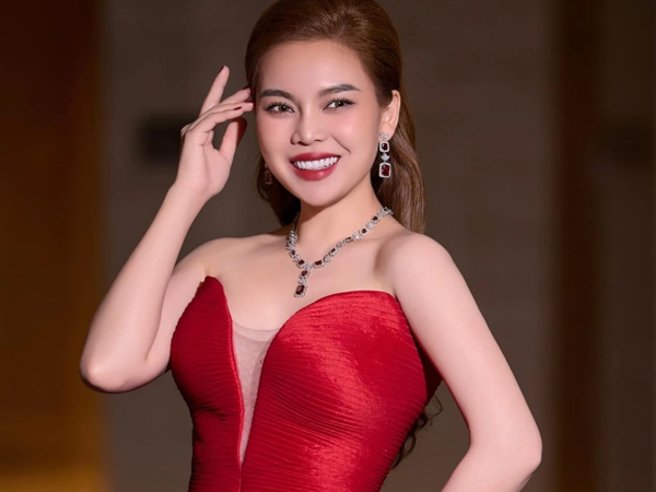 Lệ Quyên từng chê bai chị đẹp là quán quân đình đám, nào ngờ bị đăng đàn đáp trả căng đét